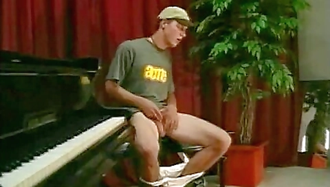 She's a littleylad sinks is fucked in her room
