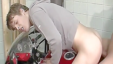 Sexy chick fucked and get into her pussy