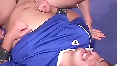 Hot milf gets fucked by a huge dick in her ass
