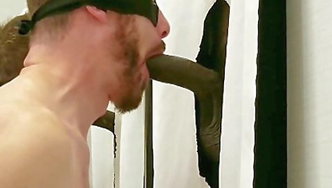 Hot chick fucks on a snuger